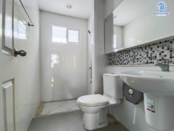 *****บ้านเดี่ยวมือสอง นนทบุรี ม.เดอะเซนโทร รัตนาธิเบศร์ เนื้อที่กว้างเกือบ 51 ตร.ว. ฟังก์ชัน 3 ห้องนอน 3 ห้องน้ำ ที่จอดรถ 2 คัน ภายในสภาพใหม่เอี่ยม พร้อมเข้าอยู่ ตั้งบนทำเลแห่งความสะดวกสบาย เข้า-ออกได้หลากหลายเส้นทาง ใกล้รถไฟฟ้าสายสีม่วง "สถานีบางพลู" และทางด่วน "งามวงศ์วาน" จองเลย!